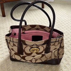 Medium size coach bag good condition